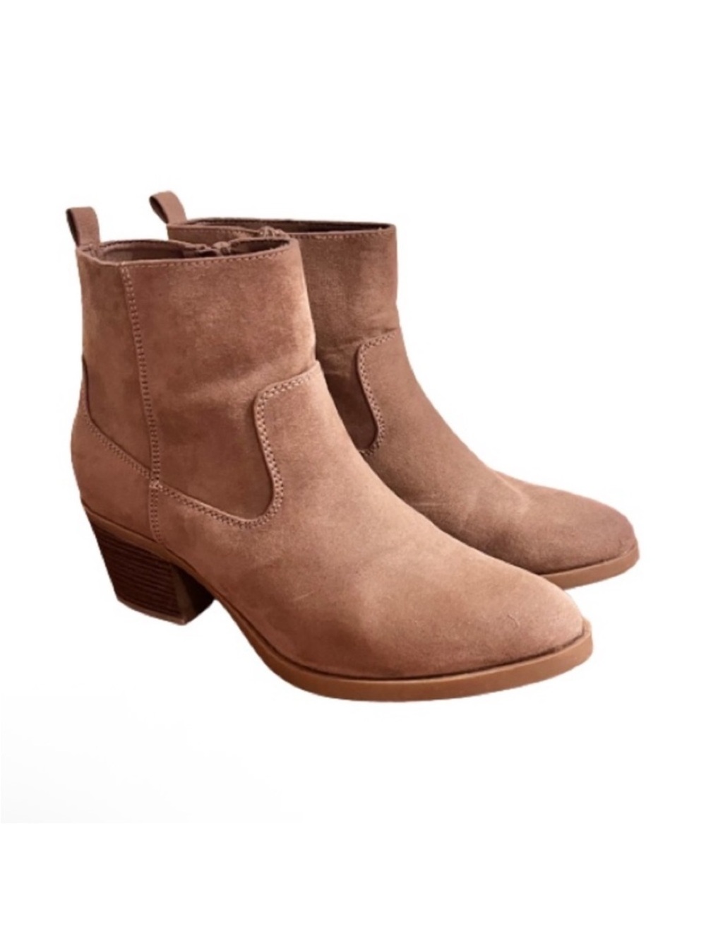 Old Navy-Suede Western Ankle boots in
Mocha Latte. Size: 9